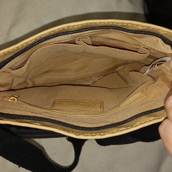 ST. THOMAS BAY- Red, White, Black Shoulder Bag - Picture 3 of 7